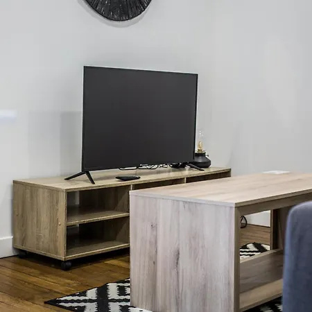 Budget Downtown With Parking