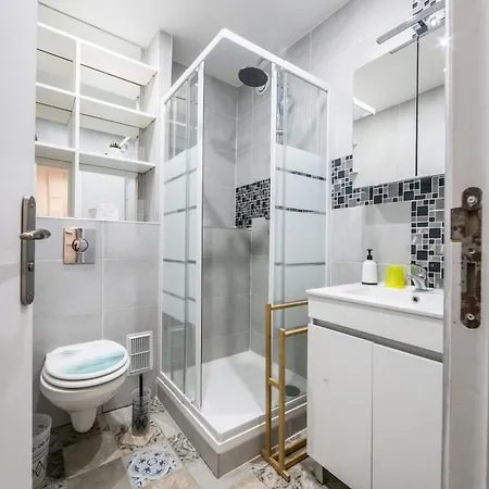 Budget Downtown With Parking