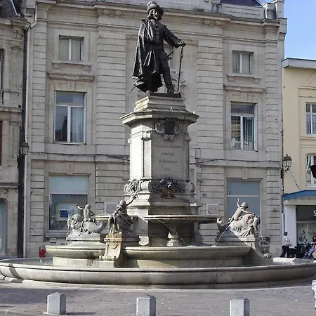 Apartament Budget Downtown With Parking