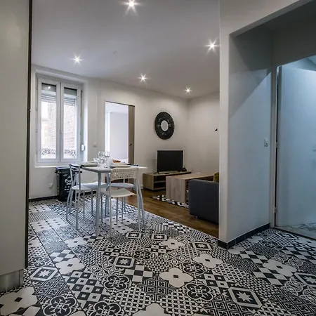 Budget Downtown With Parking *