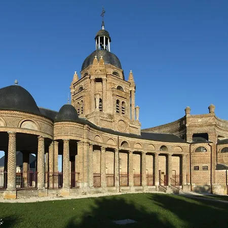 Apartament Budget Downtown With Parking Charleville-Mézières