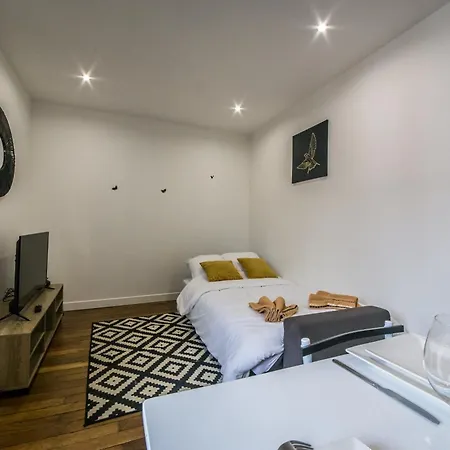 Apartament Budget Downtown With Parking Charleville-Mézières